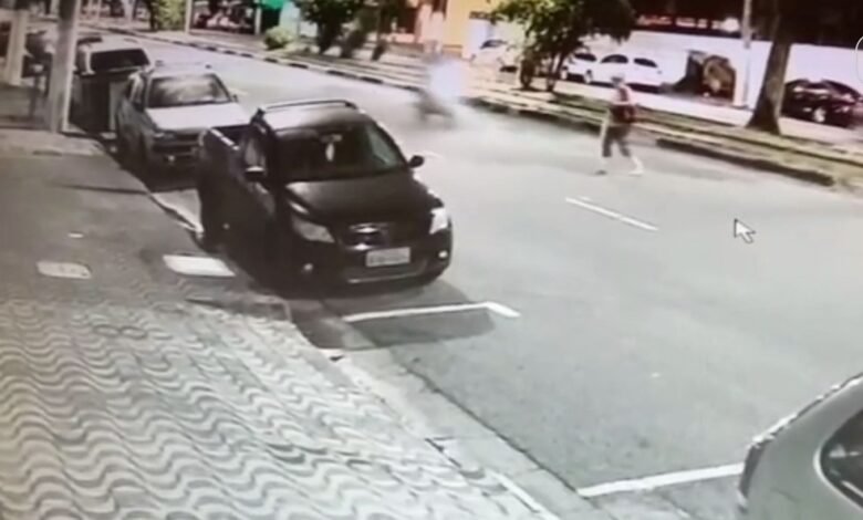 Idosa morre e motociclista foge sem prestar socorro