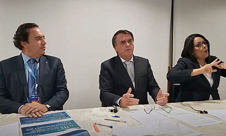 Bolsonaro critica medidas de isolamento