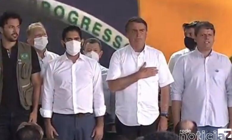 Bolsonaro: na pior fase da pandemia ele diz. Chega de mimimi, vão chorar até quando?