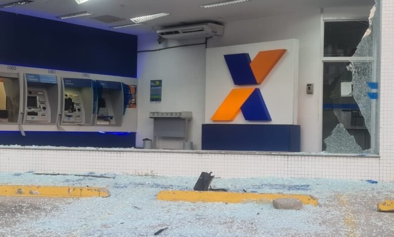Agência bancária é atacada por bandidos no Guarujá
