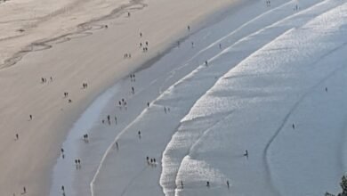 População desrespeita proibição de acesso as praias de São Vicente