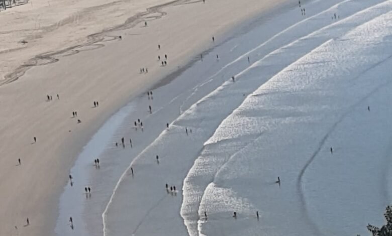 População desrespeita proibição de acesso as praias de São Vicente