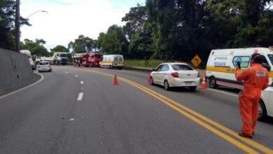Rodovia dos Tamoios é interditada em Caraguatatuba