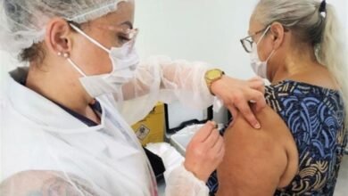 Cidades da Baixada Santista começam vacina em idosos com 65 anos