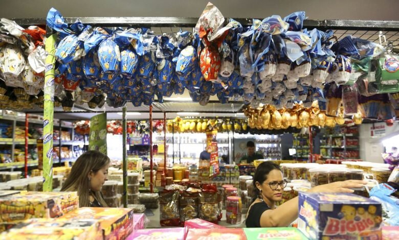 Com a pandemia de covid-19 forçando estados e municípios a adotarem medidas que limitam a circulação de pessoas e o funcionamento de estabelecimentos