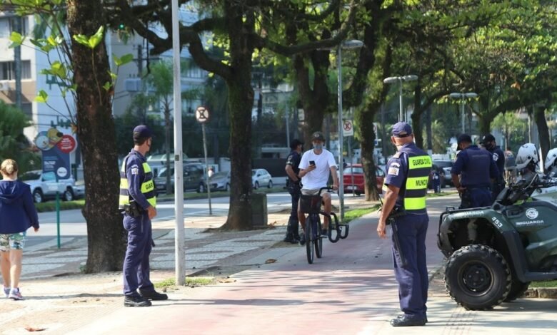 Prefeitura de Santos aplica sanção e em oito pessoas