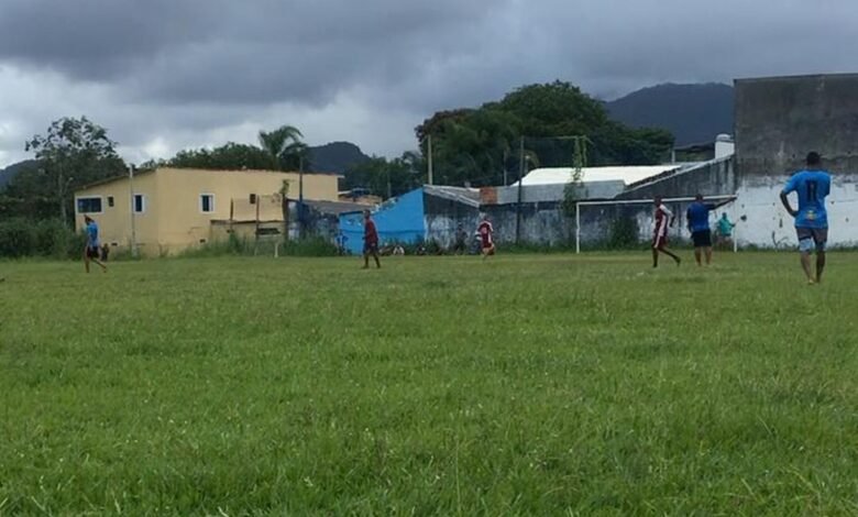 Partida de futebol clandestina acaba sob acusação de injúria racial