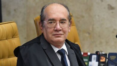 Gilmar Mendes votou (7) para manter a validade do decreto do estado de São Paulo que proibiu a realização de cultos religiosos como medida