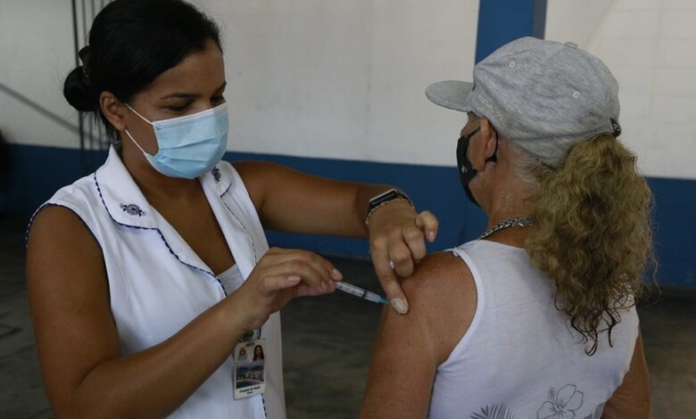 Cidades da Baixada Santista começam a vacina contra a Covid-19