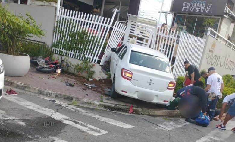 Carro em alta velocidade mata motociclista no Guarujá