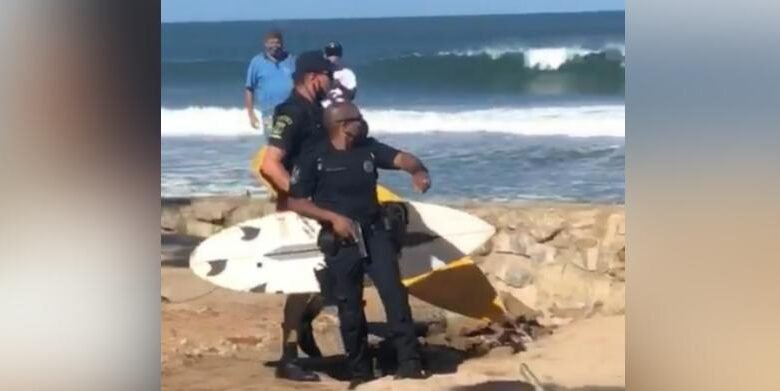 Surfistas se envolvem em confusão com fiscalização de Guarujá