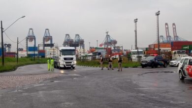 Caminhões são barrados em operação do Porto de Santos