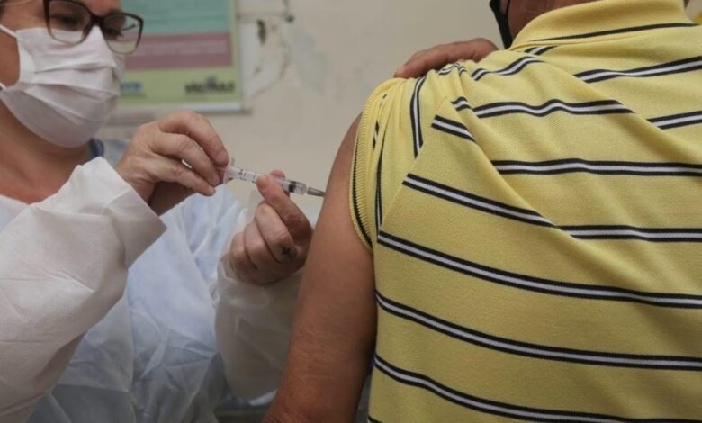 Santos está entre as que mais vacinaram contra a Covid-19 no Estado