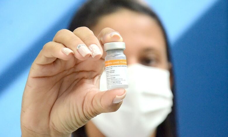 Vacina para profissionais da educação é antecipada em Itanhaém
