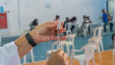 Idosos com 63 anos são imunizados na Baixada Santista