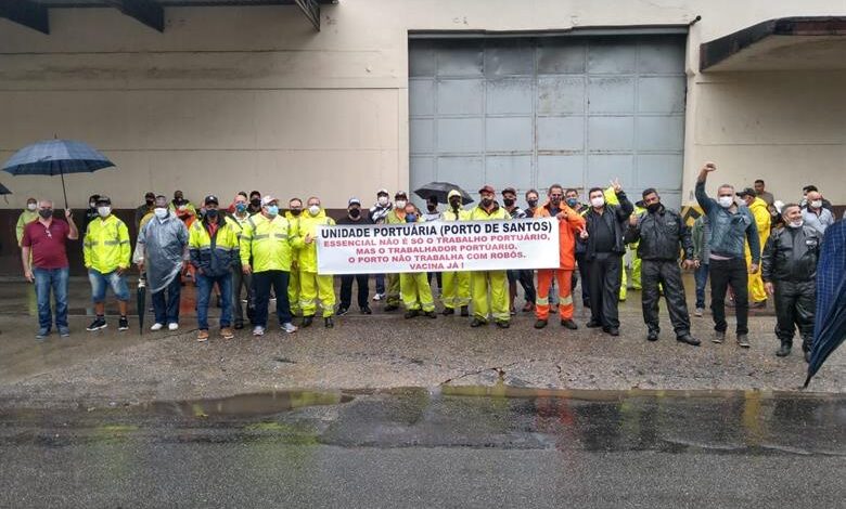 Portuários de Santos protestam por vacina contra Covid-19