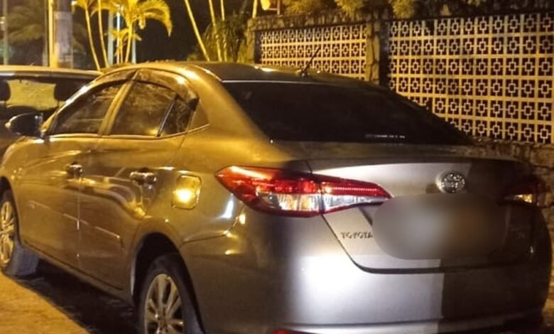 Dupla acusada de roubar casa e adulterar placa de carro é presa