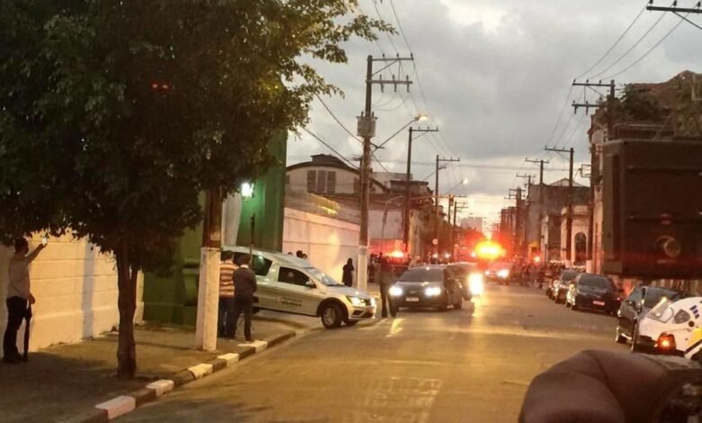 Bruno Covas é sepultado em cemitério de Santos sob aplausos