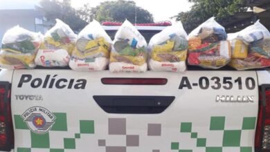 Polícia Ambiental ajuda na distribuição de cestas básicas em Guarujá