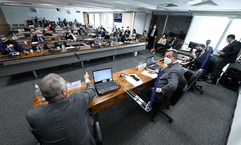 O deputado Luis Miranda (DEM-DF) confirmou que o presidente Jair Bolsonaro citou o nome do deputado Ricardo Barros (PP-PR) como suspeito de