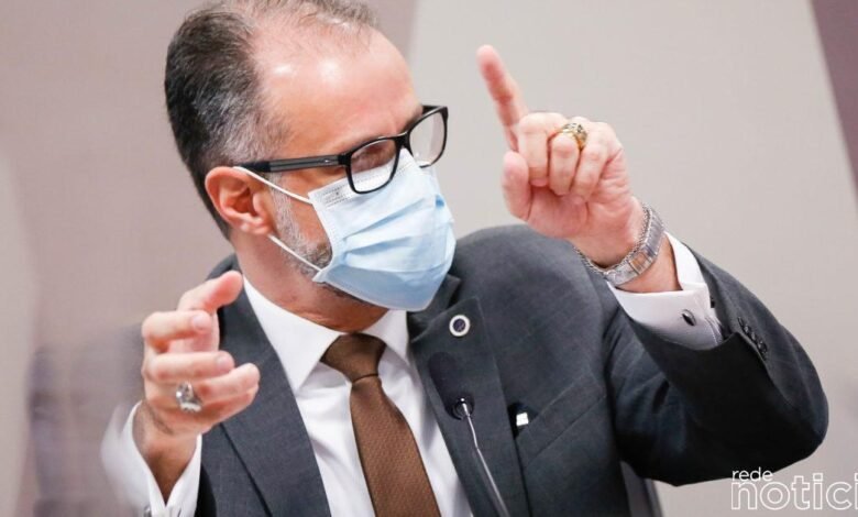 Presidente da Anvisa presta depoimento na CPI da Covid