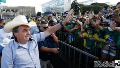 Bolsonaro: "Tem uns idiotas do 'fique em casa'"