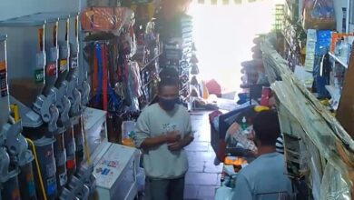 Falso cliente distrai vendedora enquanto comparsa furta celular de petshop em Mongaguá