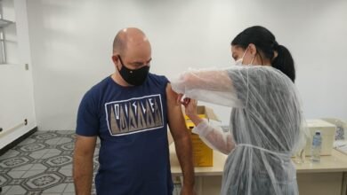 Vacina contra Covid-19 é aplicada em guardas portuários
