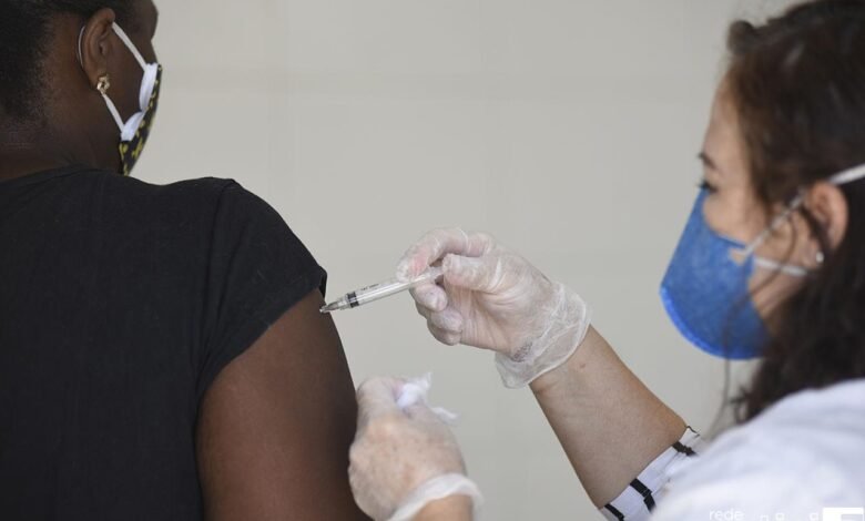 Santos começa a vacina contra a Covid-19 em pessoas com 28 anos ou mais