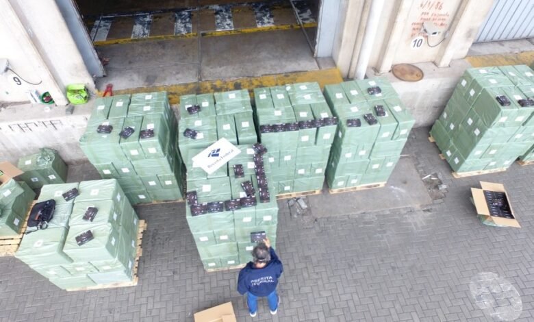 Quarenta mil desbloqueadores de TV são apreendidos no Porto de Santos