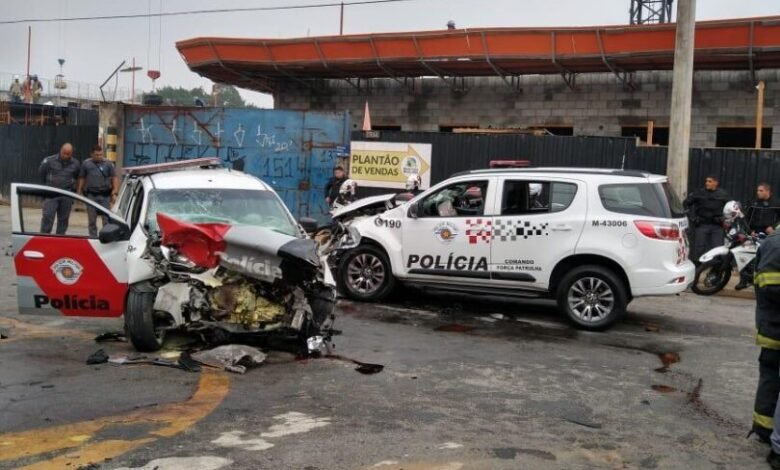 Uma perseguição deixou nove policiais militares feridos, dois deles em estado grave.  Os PMs estavam atrás de um carro em Guarulhos, na Grande São Paulo, e três   veículos bateram.  (12).