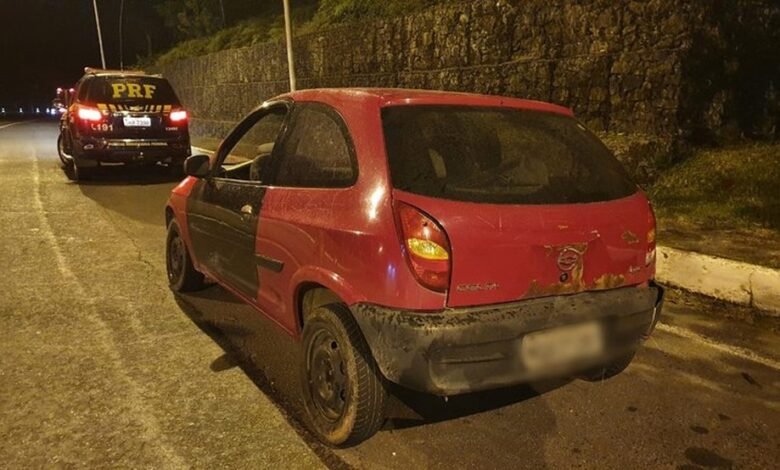 Irritado com apreensão, homem depreda o próprio carro em Ubatuba