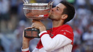 Novak Djokovic fatura o Roland Garros e segue como número 1