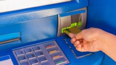 Mulher perde 4 mil reais em golpe de caixa eletrônico.