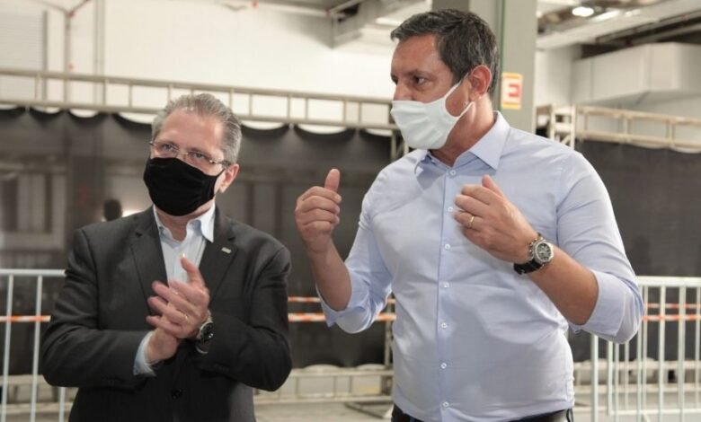 Santos vacina 50% da população contra a Covid-19