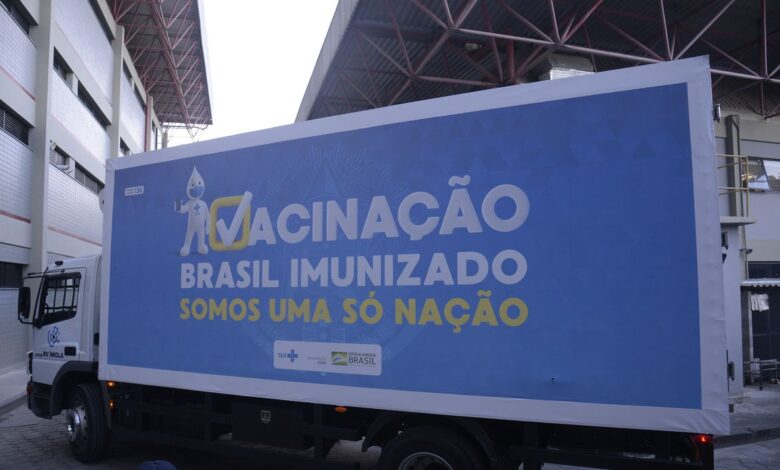 A Fundação Oswaldo Cruz (Fiocruz) chegou ontem (4) a 50,9 milhões de doses de vacinas contra covid-19 entregues ao Programa Nacional de Imunizações