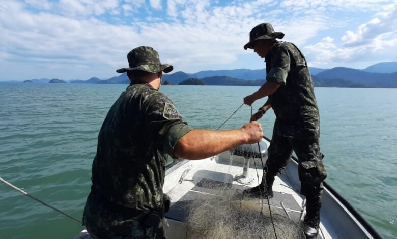 VÍDEO - Polícia Ambiental apreende rede de pesca
