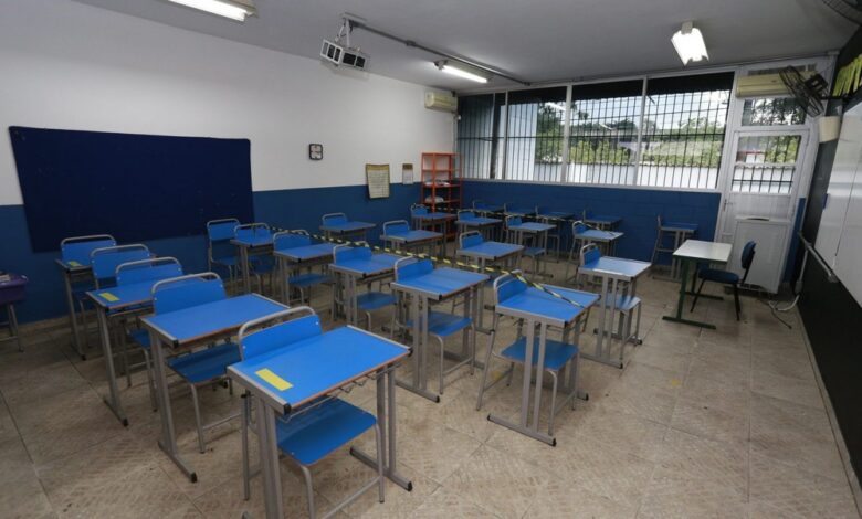 Guarujá retoma as aulas com a presença de alunos