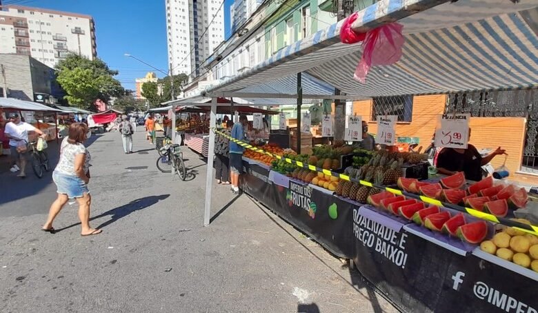 Obra do VLT obriga feira livre de Santos a mudar de endereço