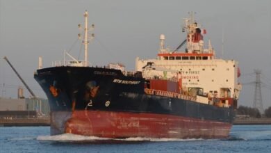 Navio com casos de tripulantes com Covid-19 entra em quarentena
