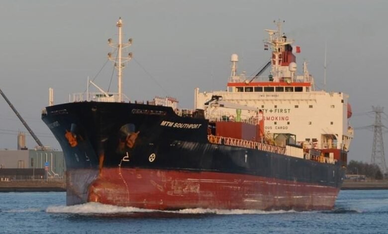 Navio com casos de tripulantes com Covid-19 entra em quarentena