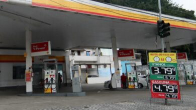 Posto de combustíveis de Santos volta a funcionar irregularmente