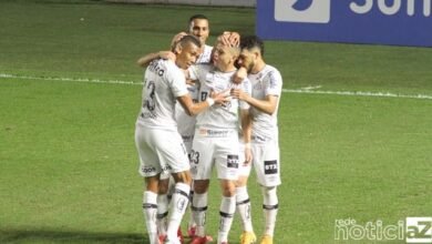 Santos vence o vice-líder Athletico-PR e sobe no Brasileirão