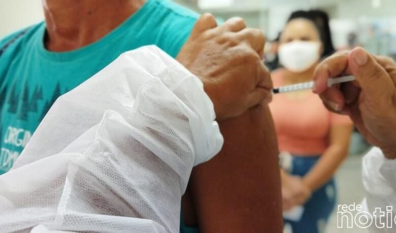 Com atraso, o Brasil chega a 100 milhões de pessoas vacinadas contra a Covid-19