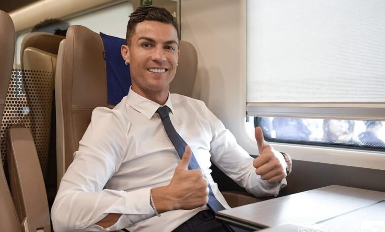 O bom filho a casa torna. Cristiano Ronaldo é contratado pelo Manchester United