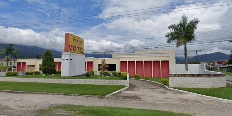 Três homens são presos ao invadir motel e fazer camareira de refém