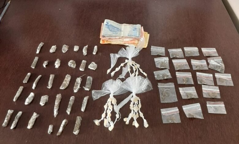 Polícia prende dupla acusada de vender drogas em Peruíbe