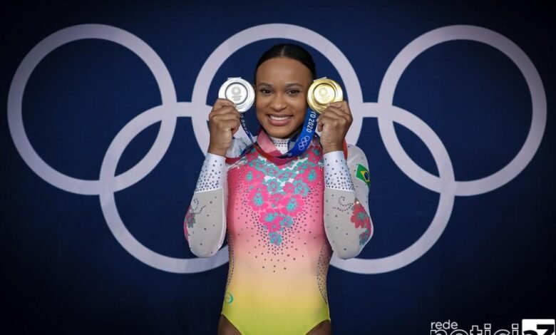 Após ouro histórico, Rebeca Andrade será a porta-bandeira na cerimônia de encerramento