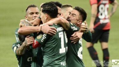 Palmeiras vence o Athletico-PR e segue na caça ao líder Atlético-MG do Brasileirão