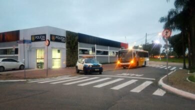 Policial que atirou acidentalmente na esposa teria escorregado em garrafa
